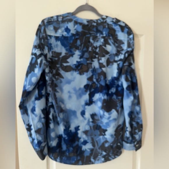 Calvin Klein Blue & Black Abstract Floral Button Down Women’s size medium - Picture 5 of 16